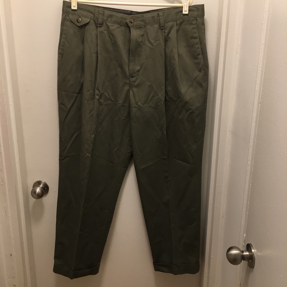 Dockers Mens pants size 40x30 in olive green